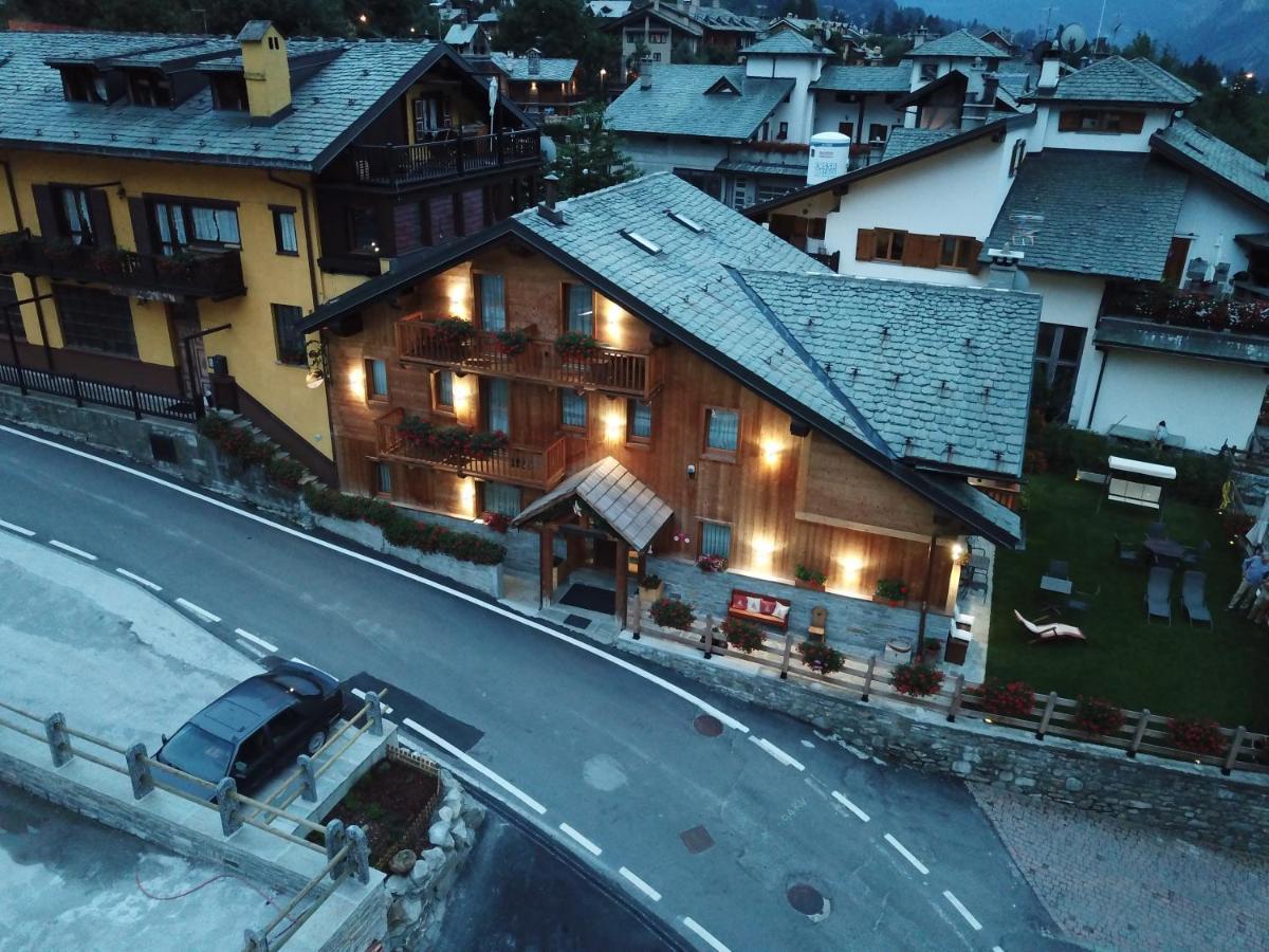 L'Abri Des Amis Hotel Courmayeur Exterior foto
