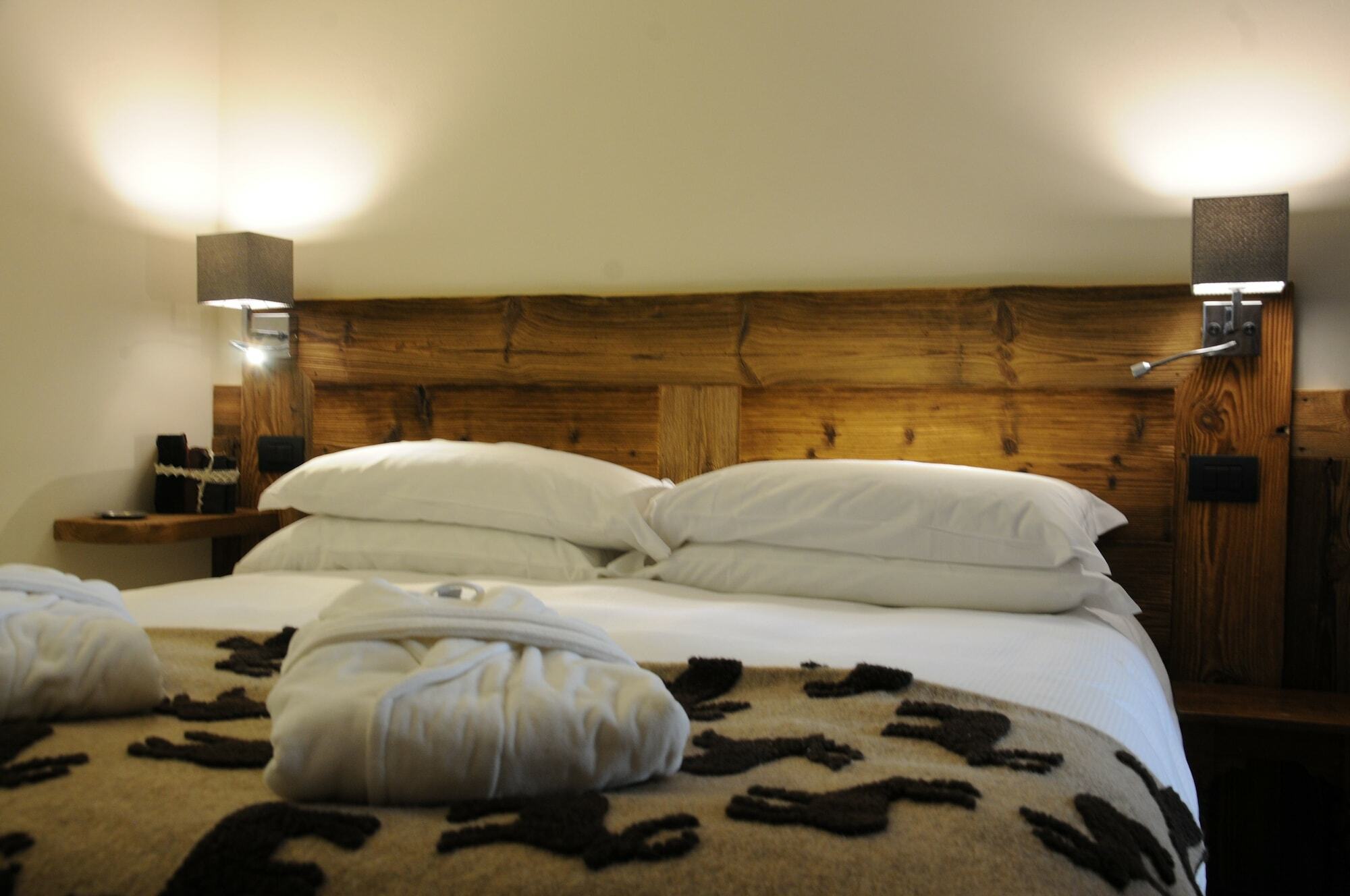 L'Abri Des Amis Hotel Courmayeur Exterior foto